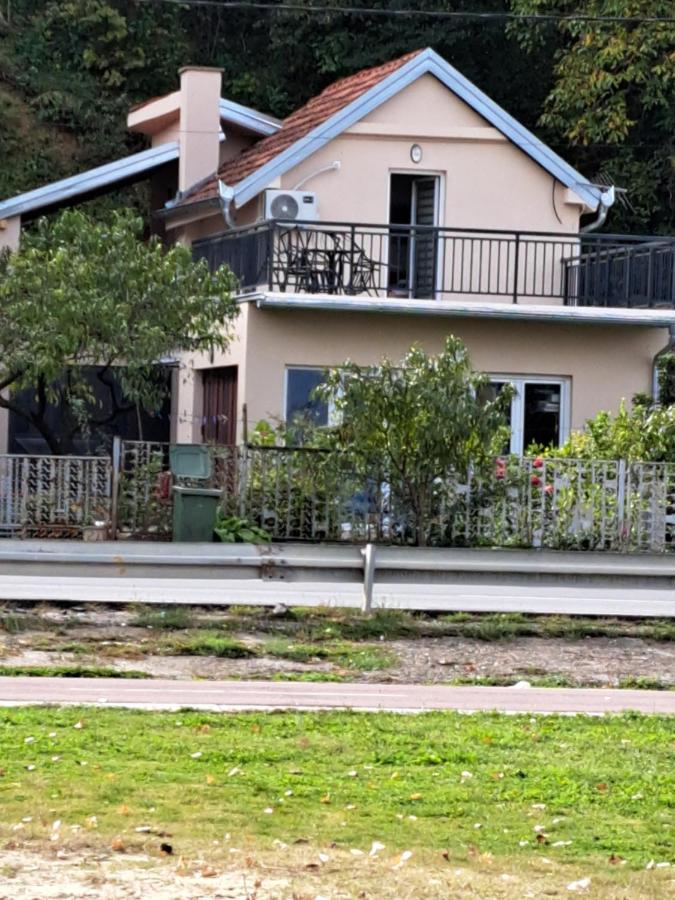 Apartmani Dordevic Ґолубац Екстер'єр фото